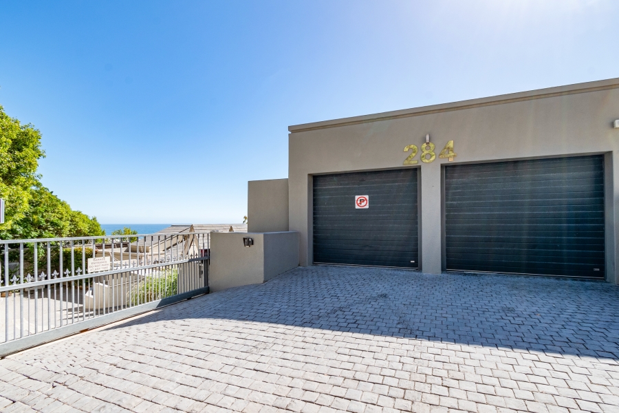 To Let 4 Bedroom Property for Rent in Clifton Western Cape